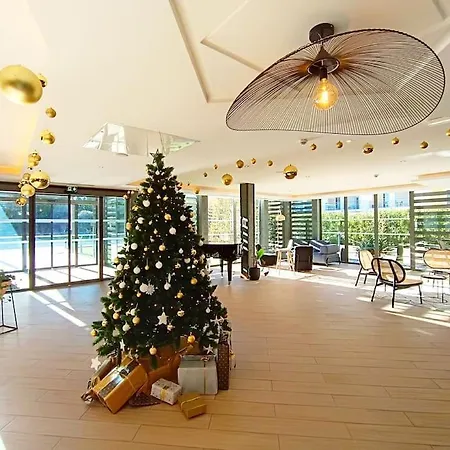 Climatise, Vue Sur Golf Proche